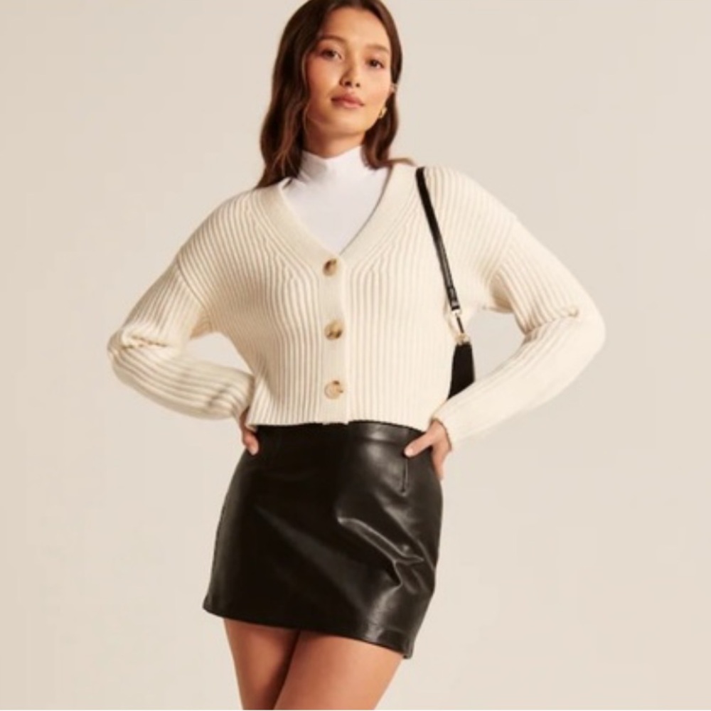 Abercrombie & Fitch Cream Ribbed Button-Up Women's Sweater - Picture 2 of 9